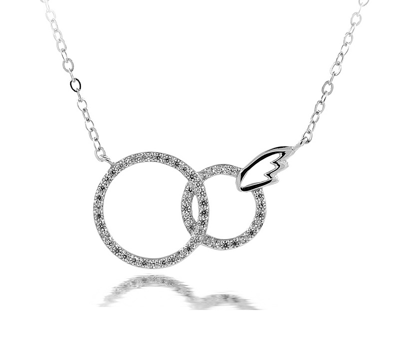 Stříbrný náhrdelník spojené kruhy a křídlo